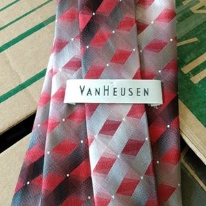 Van Heusen men's 100% silk tie